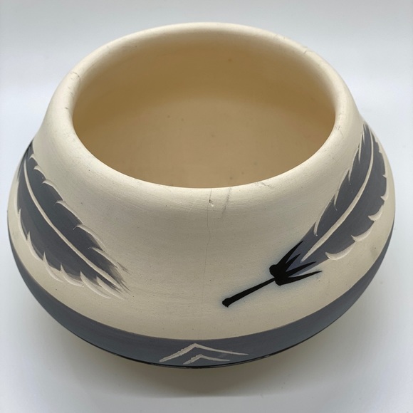 Native American Little Grey Pottery Father Vase - Picture 11 of 13